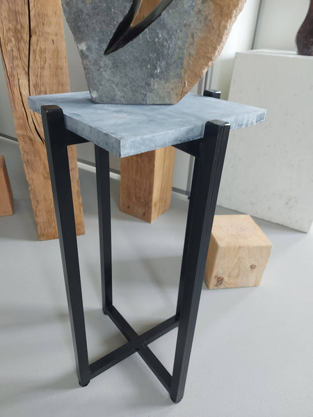 Metalen sokkel, geverfd