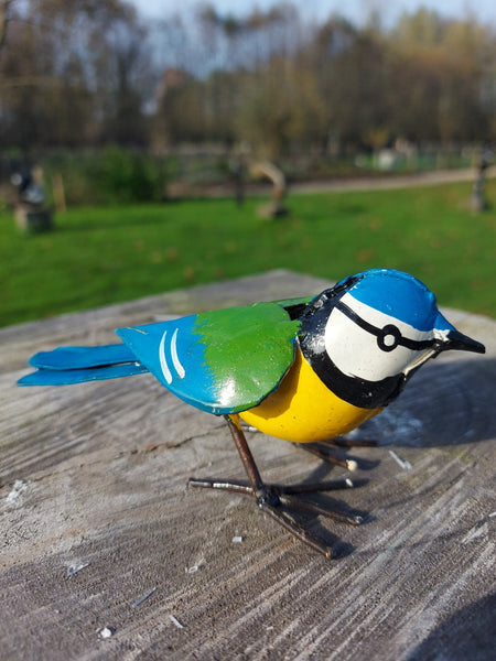pimpelmees beeldje in metaal, birds of Zimbabwe, great tit, metal bird figurine, handcrafted in Zimbabwe, painted bird, metal recycled, oilbarrels, fair trade, metal art, uniqe gift