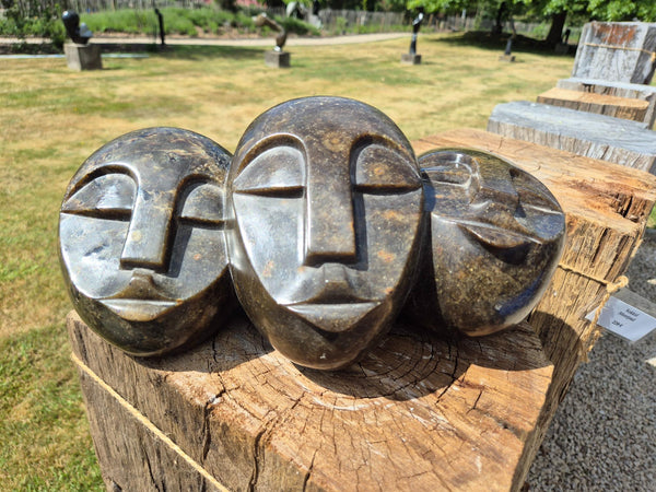 hoofden in steen, stone heads, stephen murenza, fruitserpentine, shona art zimbabwe