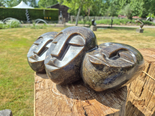 hoofden in steen, stone heads, stephen murenza, fruitserpentine, shona art zimbabwe