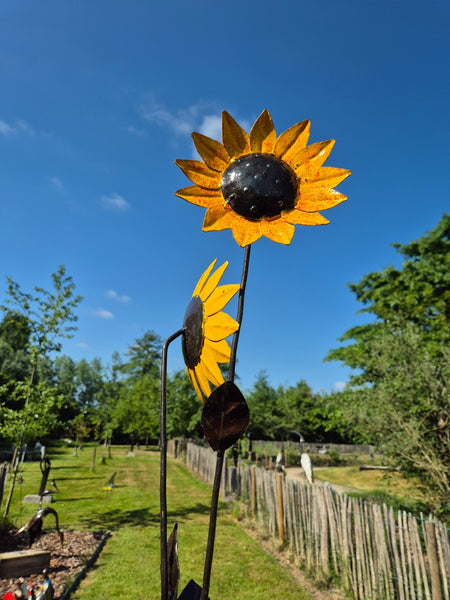 zonnebloemen in metaal, tuinprikker, zonnebloem geel, zimbabwe handgemaakt