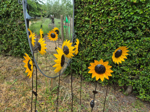 zonnebloemen in metaal, tuinprikker, zonnebloem geel, zimbabwe handgemaakt
