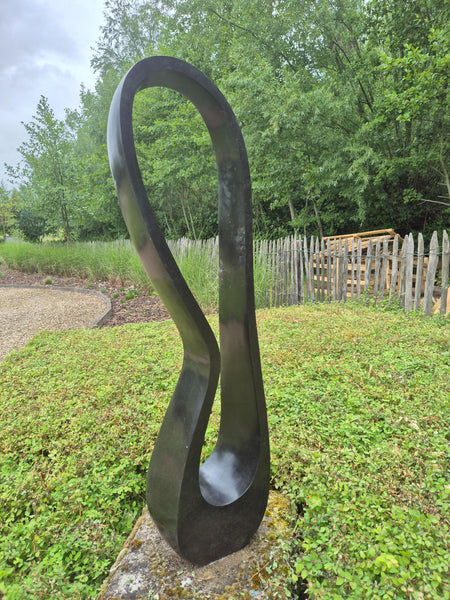 abstract beeld in steen, wereldbeeld beeldentuin, unieke tuinbeelden in natuursteen, beeldentuin aan driegoten hamme