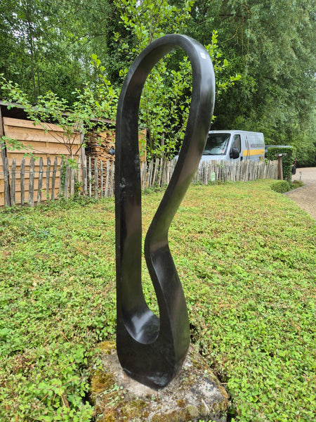 abstract beeld in steen, wereldbeeld beeldentuin, unieke tuinbeelden in natuursteen, beeldentuin aan driegoten hamme