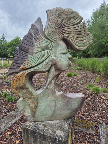 Lovemore Bonjisi, tuinbeeld in natuursteen, wereldbeeld driegoten
