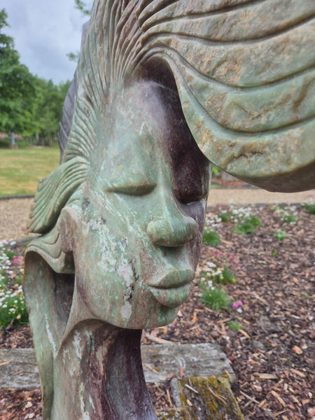 Tuinbeeld : Peaceful maiden