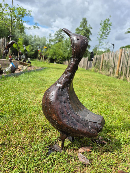 tuinbeelden in metaal, wereldbeeld hamme, driegoten, ganzen gemaakt van olievaten