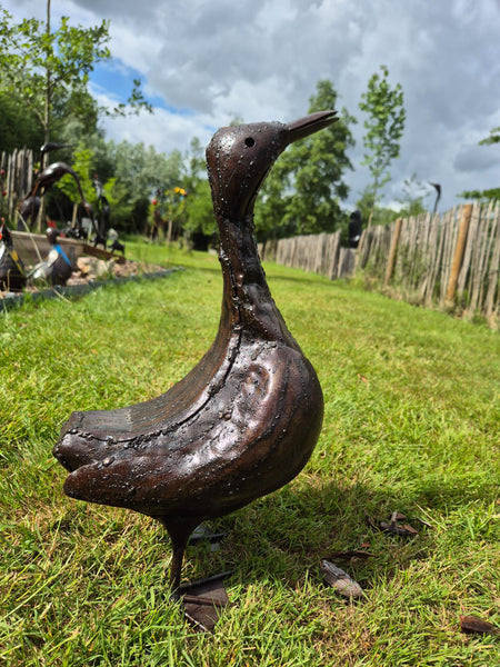 tuinbeeld gans in metaal, unieke tuindeco