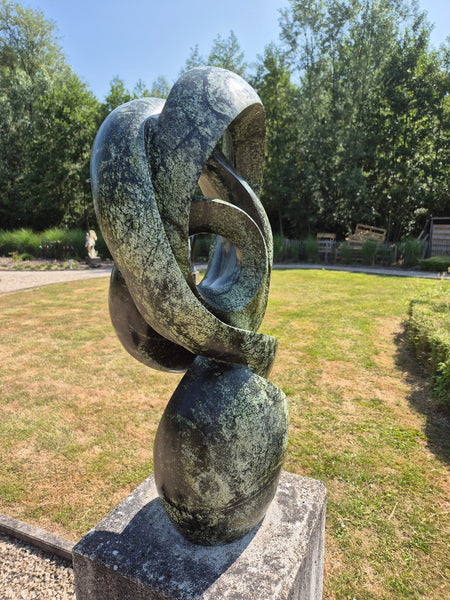tuinbeeld in natuursteen, groene tinten, shona kunst zimbabwe