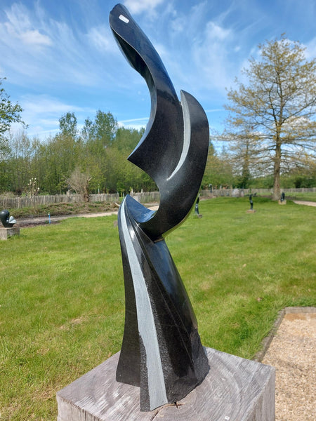 gestileerd beeld van Julius Murenza, abstract, mooie vormgeving, springstone