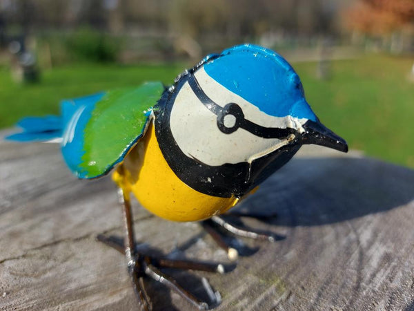 pimpelmees beeldje in metaal, birds of Zimbabwe, great tit, metal bird figurine, handcrafted in Zimbabwe, painted bird, metal recycled, oilbarrels, fair trade, metal art, uniqe gift