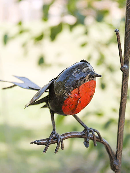 roodborstje op tuinprikker, tuindecoratie, metaalkunst, metalen vogel, zimbabwe vogels, wereldbeeld hamme