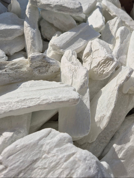white soapstone for carving, pakistani stone, small chunks, beeldhouwwinkel, bick art, wereldbeeld
