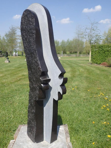 shadow mask, beeld in natuursteen