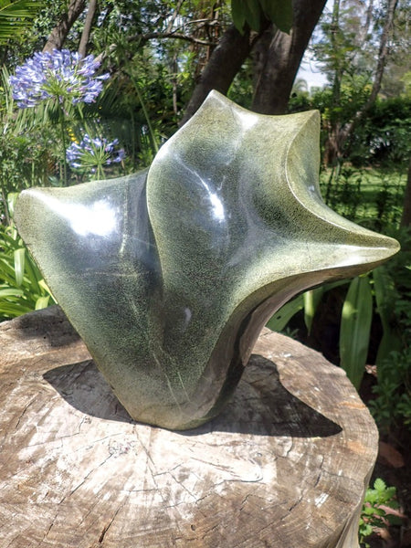 beeldentuin en galerij Wereldbeeld Driegoten Hamme, unieke selectie moderne beeldhouwwerken en stenen sculpturen