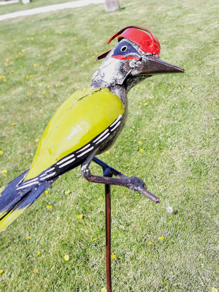 groene specht detail, vogel in recyclage metaal, unieke tuindecoratie, wereldbeeld hamme