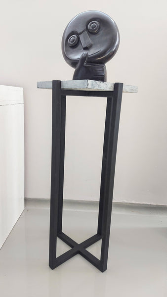 Metalen sokkel, geverfd