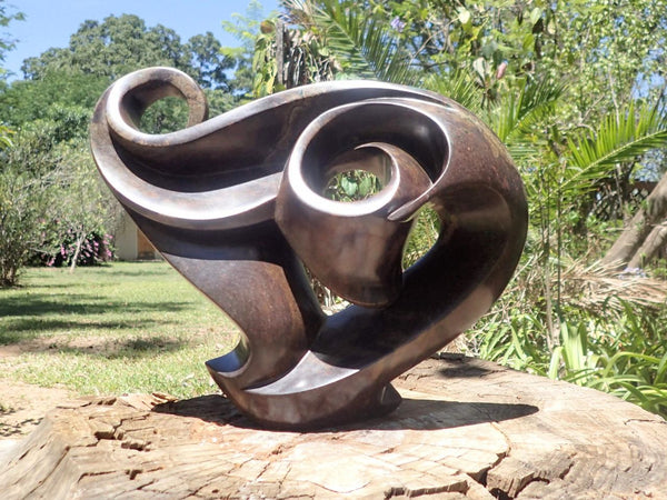 abstracte beelden in steen