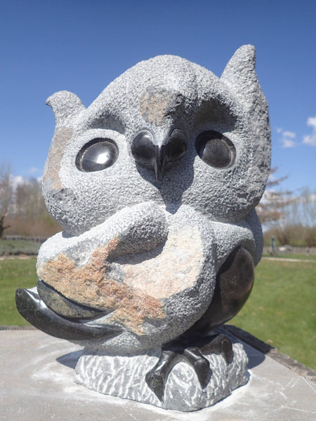 beeldhouwwerk uil, uilenbeeld in steen, unieke tuinbeelden en interieurdecoratie, betaalbare kunst
