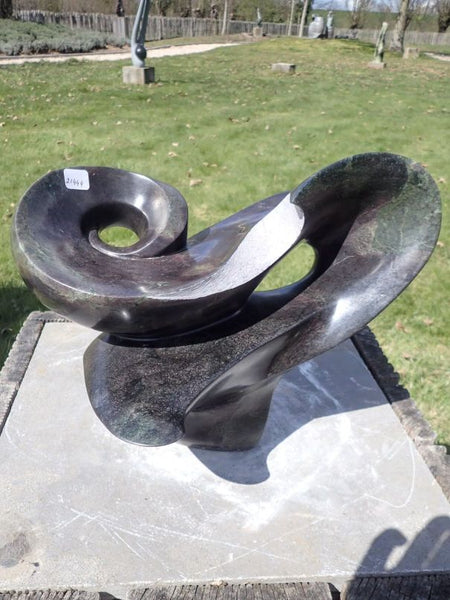 abstract beeldhouwwerk, natuursteen, wereldbeeld driegoten