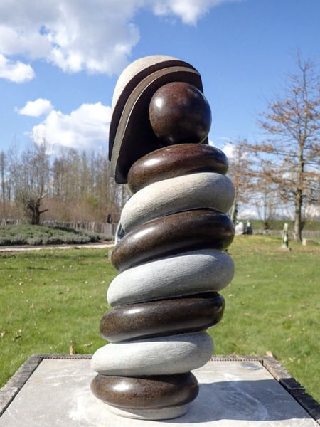 vrouw opgebouwd uit rotsen, tuinbeelden en beelden voor binnen bij Wereldbeeld hamme, driegoten, gent, waasland