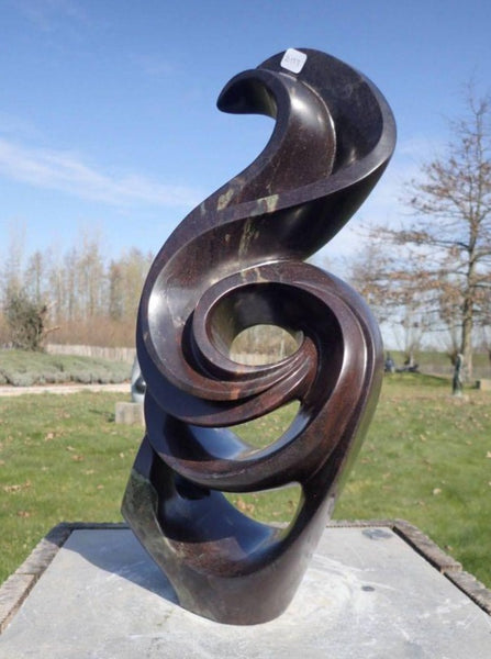 abstract beeld in natuursteen, tuinbeelden, wereldbeeld beeldentuin driegoten