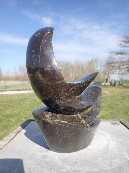 abstract beeld in steen, shona art zimbabwe, wereldbeeld driegoten beeldentuin en galerij