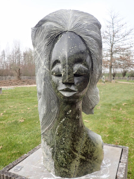 tuinbeeld massieve steen
