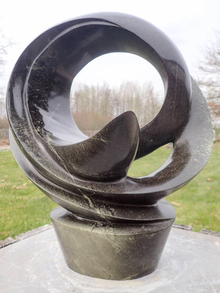 abstract beeld steen tuin