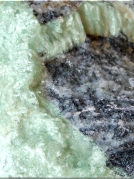 turquoise met zwarte speksteen, speksteen België kopen, zeepsteen, albast, serpentijn, opaal, luipaardrots, workshops beeldhouwen, Wereldbeeld driegoten Hamme