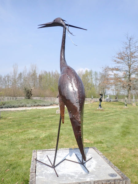 reiger in metaal, tuinbeeld, beelden in steen en metaal bij wereldbeeld hamme driegoten