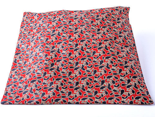 Kussenhoes rood met zwarte print