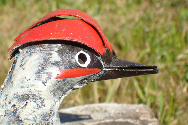 groene specht detail, vogel in recyclage metaal, unieke tuindecoratie, wereldbeeld hamme