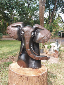 olifant beeld in steen, Zinyeka