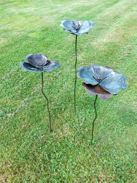 poppies, papavers, klaprozen in metaal, tuinprikkers, tuindecoratie, set van 3 metalen bloemen