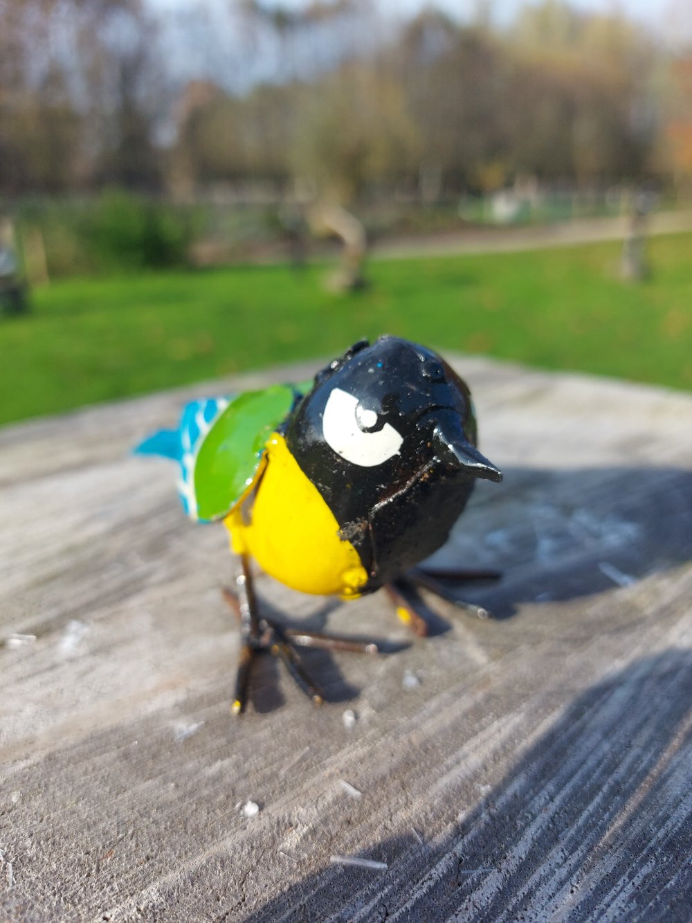 koolmees beeldje in metaal, birds of Zimbabwe, koolmeesje, metal bird figurine, handcrafted in Zimbabwe, painted bird, metal recycled, oilbarrels, fair trade, metal art, uniqe gift