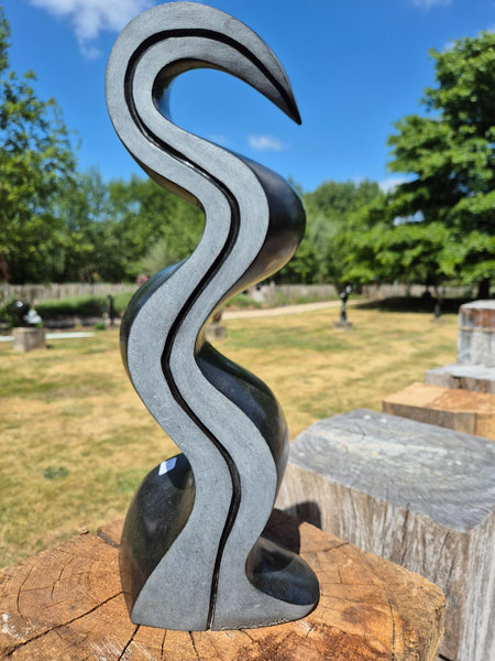 beeldhouwwerk in steen, abstract, springstone, zimbabwe, tuinbeeld, beeldentuin, kunstwerk, hedendaags, shona kunst