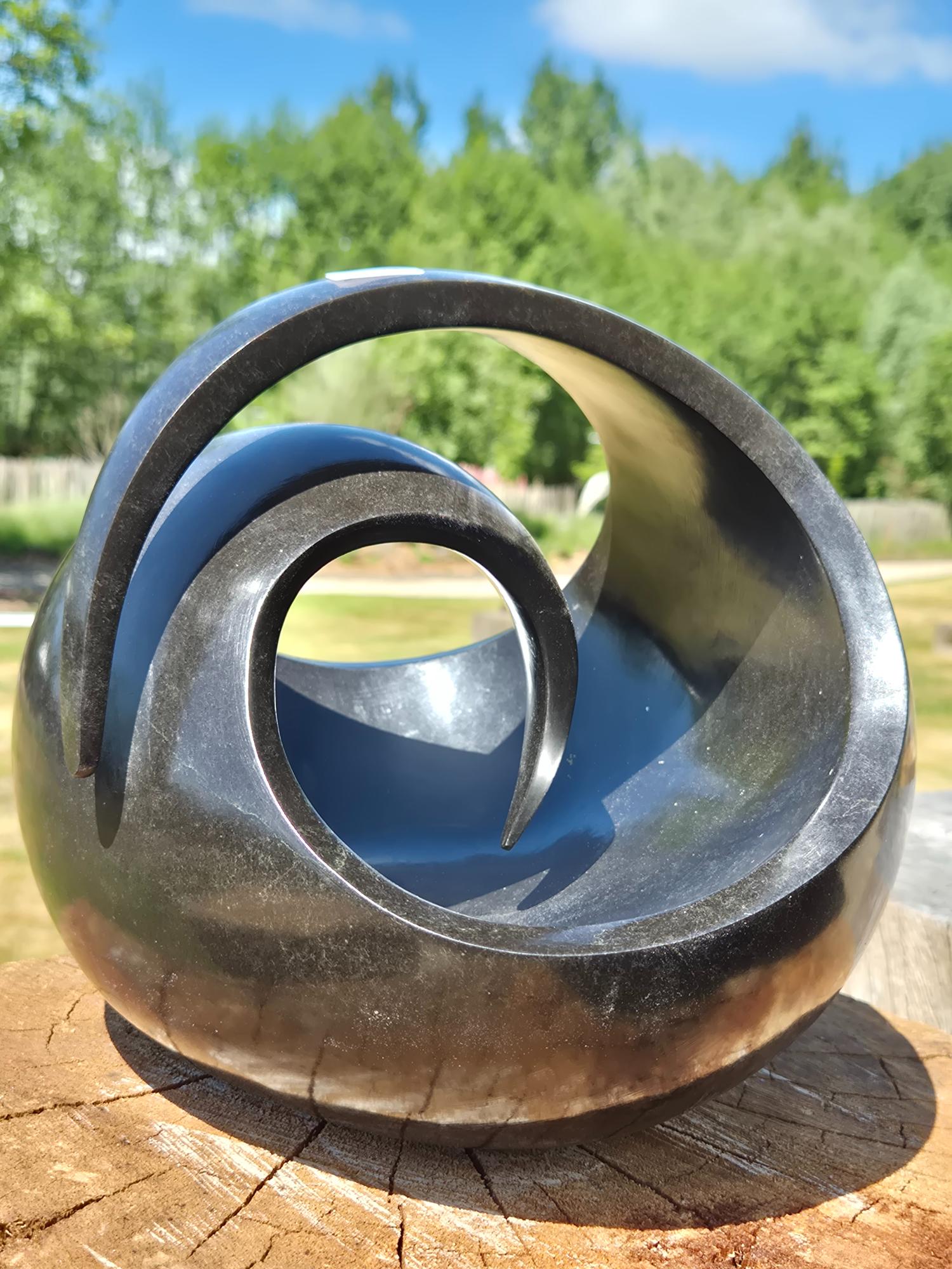Organische vorm, abstract strak beeld, abstract sculpture, Nesbert Masunda