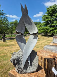 birds in motion, stone sculpture, William Murenza, shona artist, wereldbeeld sculpture garden Belgium