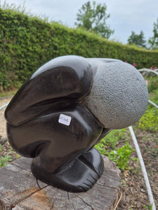 denkende mens, beeld in steen, tuinbeeld, standbeeld, natuursteen, unieke beeldhouwwerken, wereldbeeld hamme, driegoten , beeldentuin