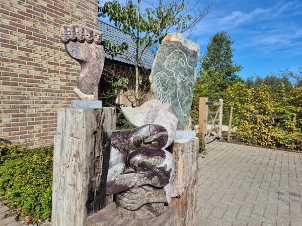 collectie beelden in steen van stephen murenza