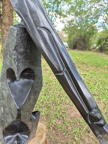 stenen beeld voor tuin of huis, decoratie tuin, natuursteen, zimbabwe kunst, wereldbeeld beeldentuin
