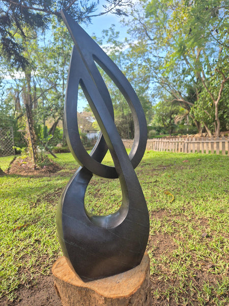 abstract beeld in steen, Nesbert Masunda, Wereldbeeld beeldentuin