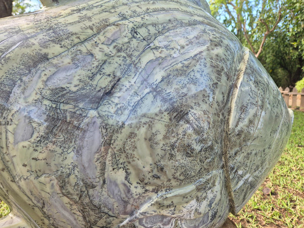 vis in steen, butterjade, unieke steensoort, wereldbeeld beeldentuin in hamme belgie, tuinbeelden en beelden voor binnen decoratie, ruime selectie