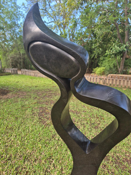 close up stone sculpture nesbert masunda, tall statue, unique piece of art, shona art zimbabwe, big collection at wereldbeeld belgium, veerle van raemdonck curator