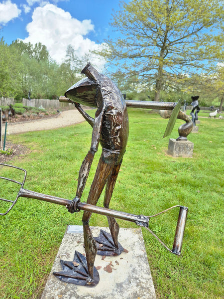 tuinman kikker xl, metalen tuinbeeld, uniek en leuk geschenk voor een tuinman