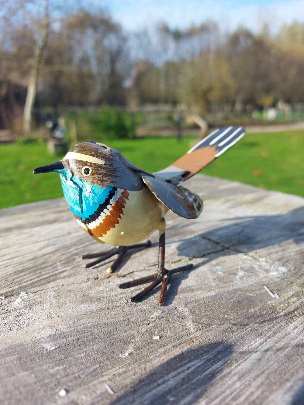 blauwborst, blue throat, vogeltjee in metaal, birds of Zimbabwe,, metal bird figurine, handcrafted in Zimbabwe, painted bird, metal recycled, oilbarrels, fair trade, metal art, uniqe gift