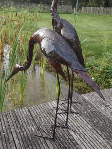 voorovergebogen reiger, eating heron, pecking heron, egret, tuinbeeld metaal