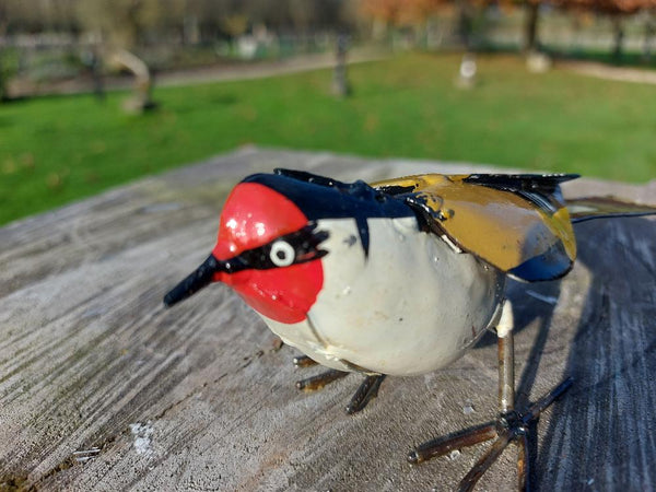 gele vink, finch, vogeltjee in metaal, birds of Zimbabwe,, metal bird figurine, handcrafted in Zimbabwe, painted bird, metal recycled, oilbarrels, fair trade, metal art, uniqe gift