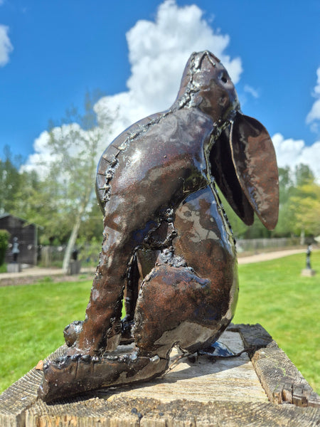moongazing hare, bunny, watching stars, metal art zimbabwe, wereldbeeld belgium